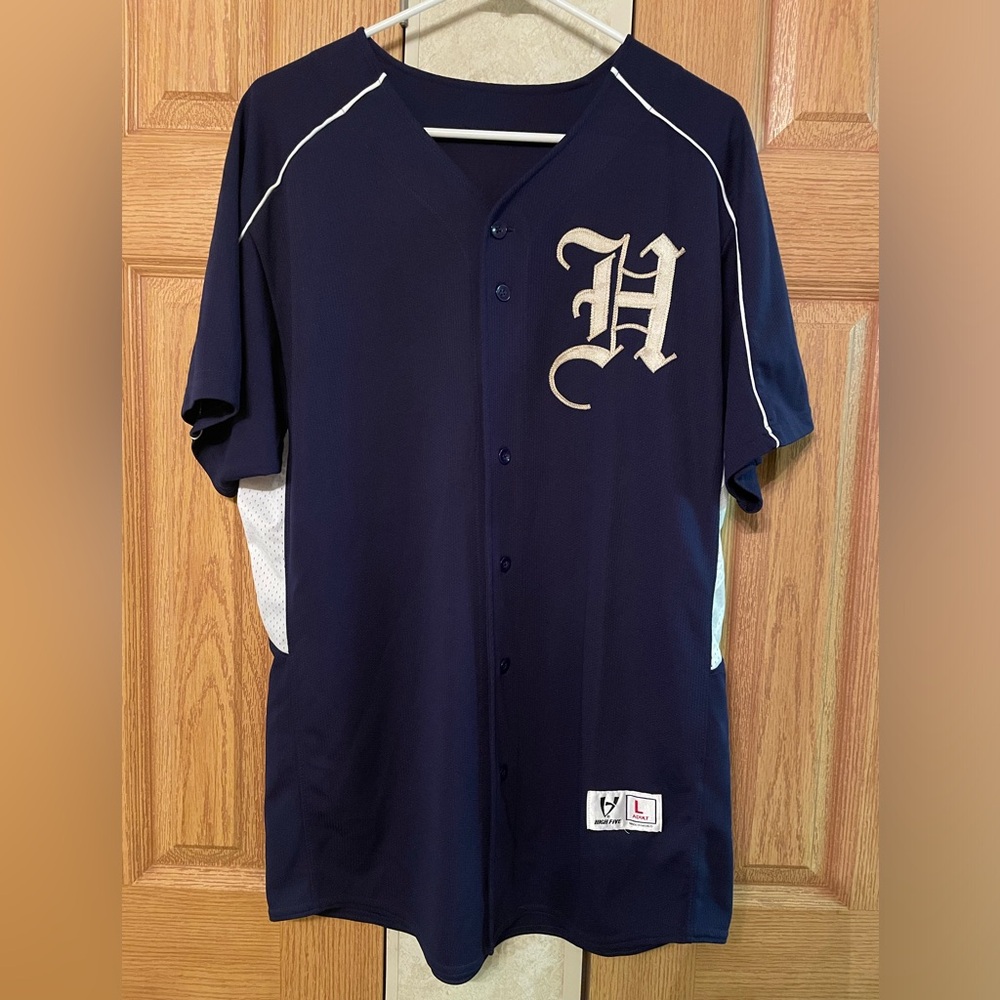 Navy Blue Jersey, Size L. H letter infront. Like New.